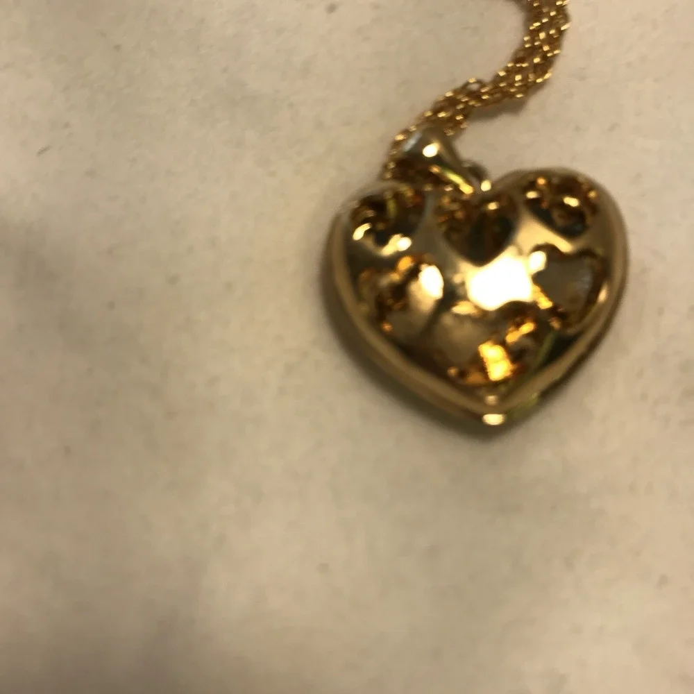 Vintage 2005 Pave‎ Ombre Rhinestone Heart Hold Tone Necklace Avon Cut-out 18